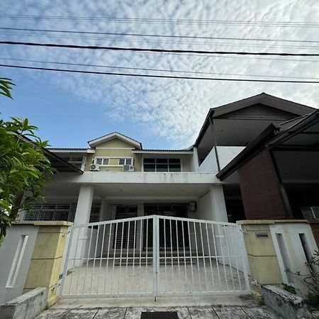Homestay Bagan Serai Eksteriør billede